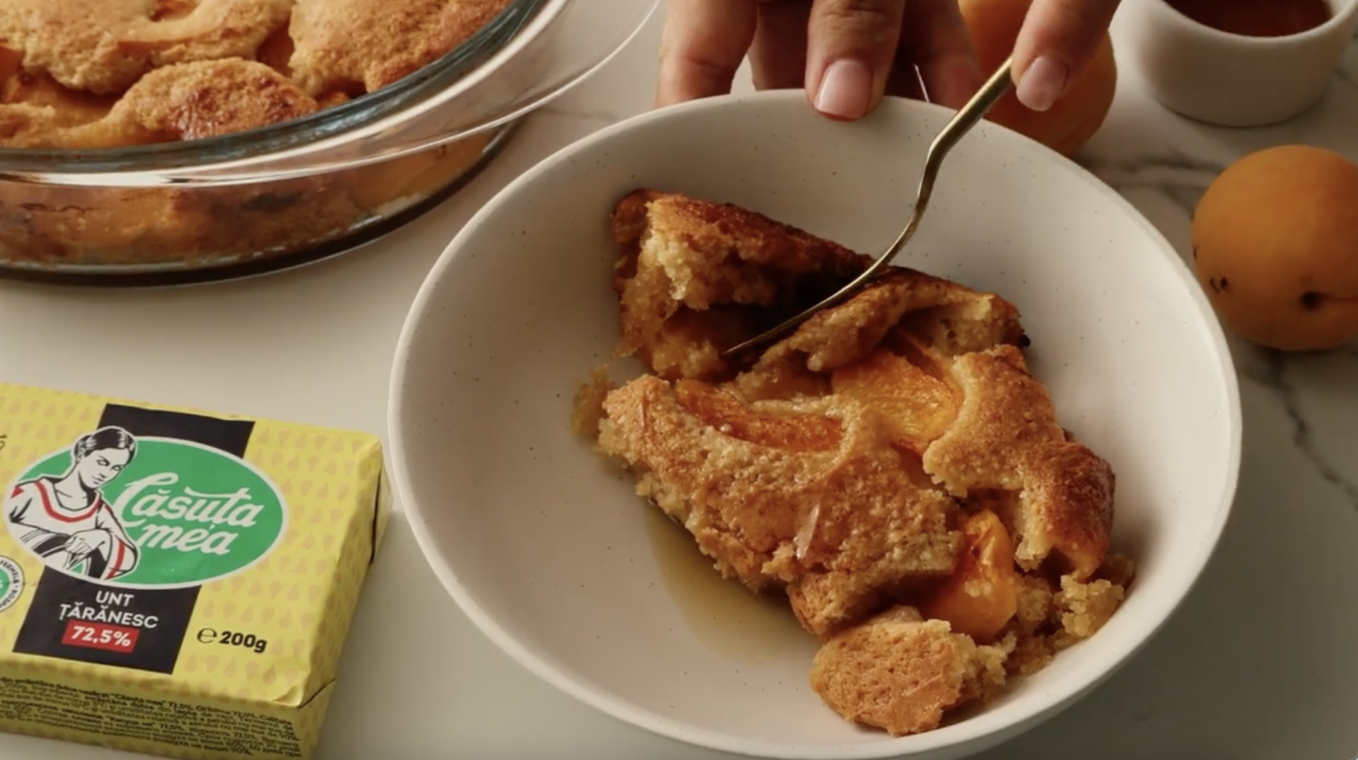 Prăjitură cu caise și făină de migdale